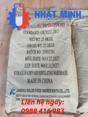 Bao bì Ferrous Sulfate Heptahydrate (FeSO₄·7H₂O) chuẩn GB29211-2012, túi 25.0 kg (Gross 25.2 kg), sản xuất 27/05/2025 (MFG), hết hạn 26/05/2027 (EXP), Made in China