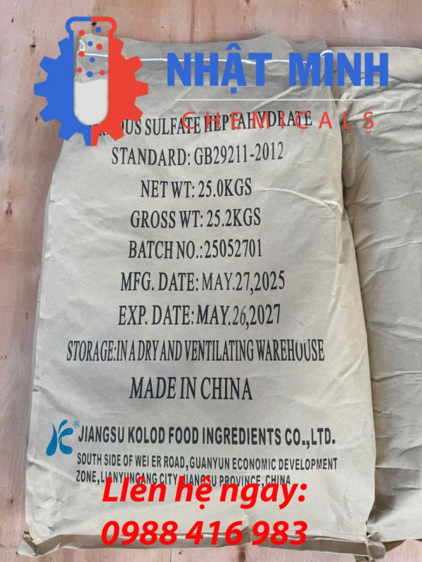 Bao bì Ferrous Sulfate Heptahydrate (FeSO₄·7H₂O) chuẩn GB29211-2012, túi 25.0 kg (Gross 25.2 kg), sản xuất 27/05/2025 (MFG), hết hạn 26/05/2027 (EXP), Made in China